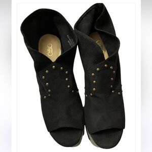 NWOT Cato Black peep toe Ankle Boots with Gold Studs size 8